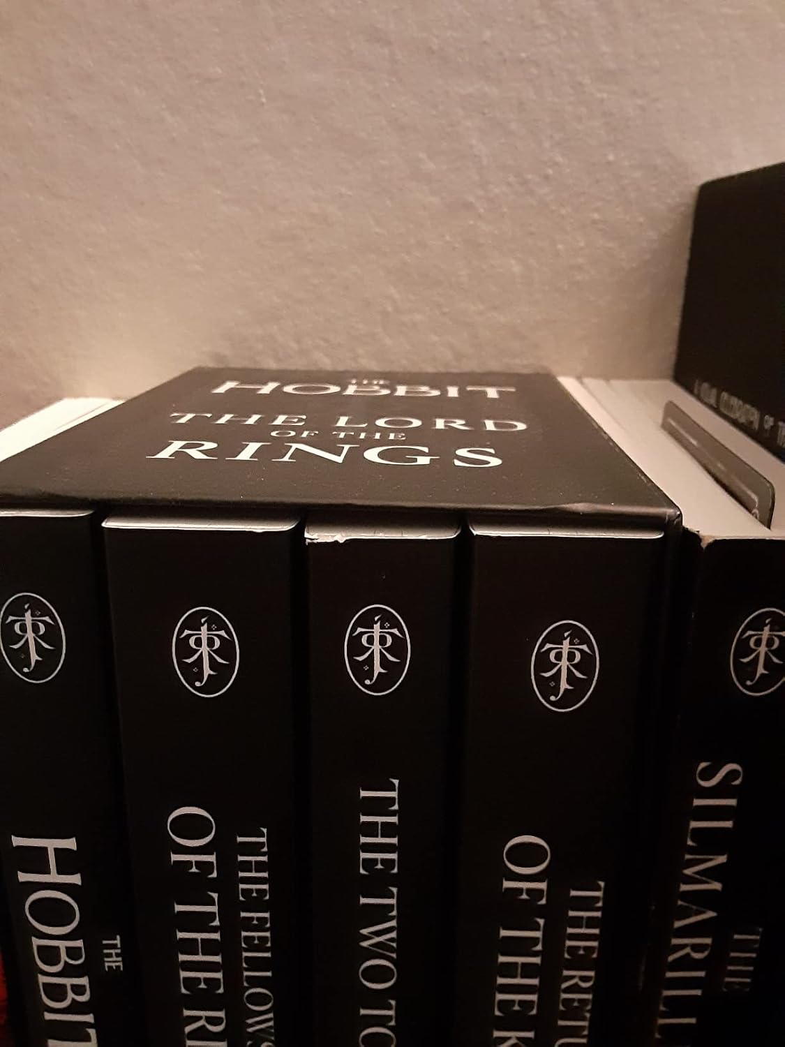 The Hobbit and The Lord of the Rings Boxed Set: The Fellowship / The Two Towers / The Return of the King Paperback – Box set, September 18, 2012 9780547928180 - Image 12