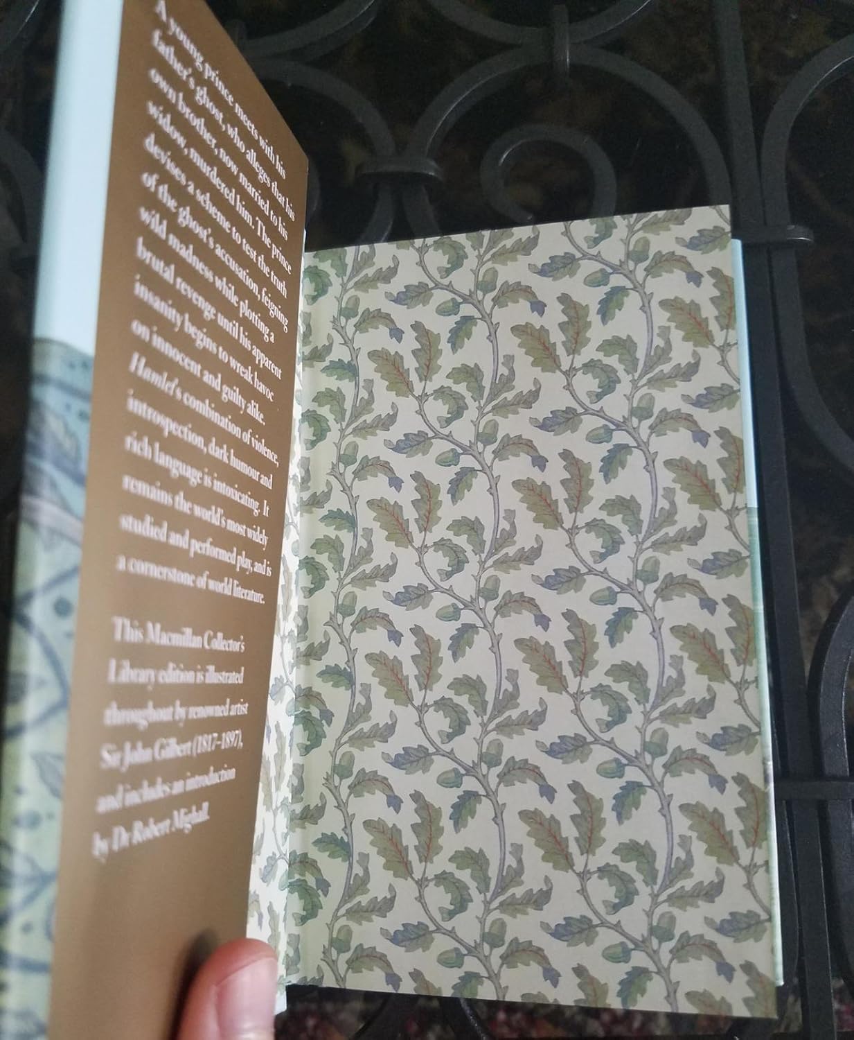 Hamlet (Shakespeare in Production) 9780521444385 - Image 9