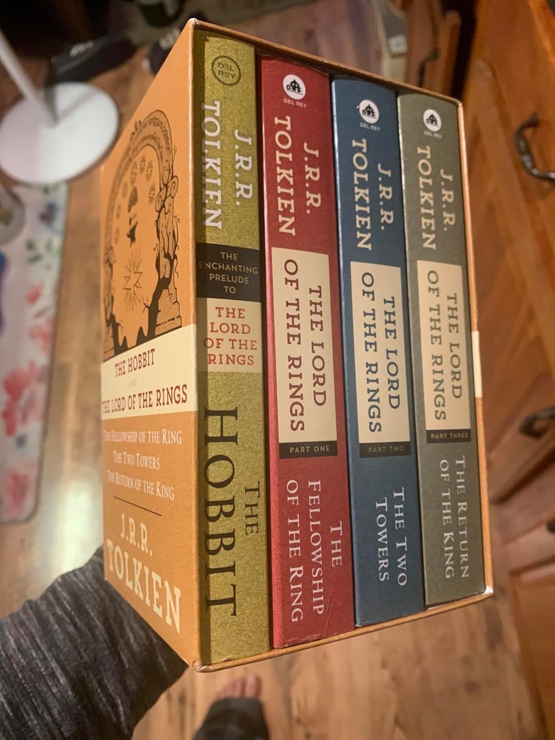 The Hobbit and The Lord of the Rings Boxed Set: The Fellowship / The Two Towers / The Return of the King Paperback – Box set, September 18, 2012 9780547928180 - Image 4