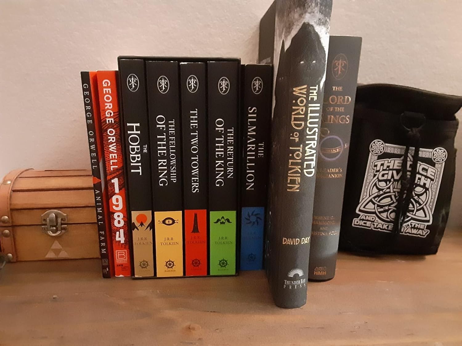 The Hobbit and The Lord of the Rings Boxed Set: The Fellowship / The Two Towers / The Return of the King Paperback – Box set, September 18, 2012 9780547928180 - Image 11