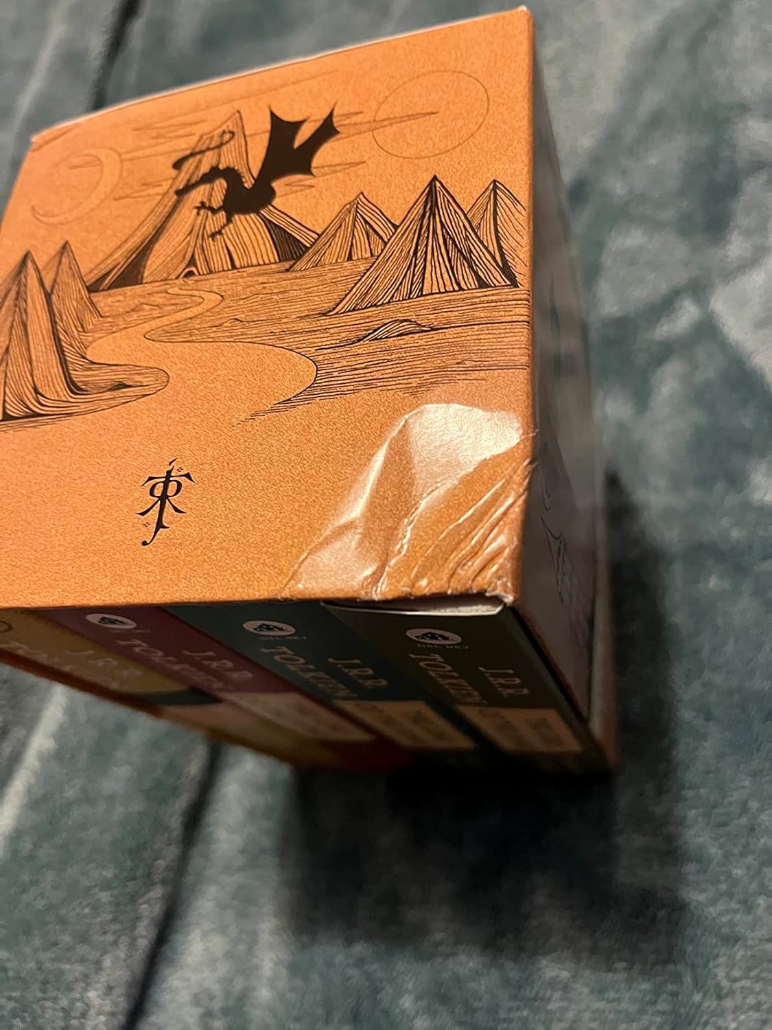 The Hobbit and The Lord of the Rings Boxed Set: The Fellowship / The Two Towers / The Return of the King Paperback – Box set, September 18, 2012 9780547928180 - Image 8